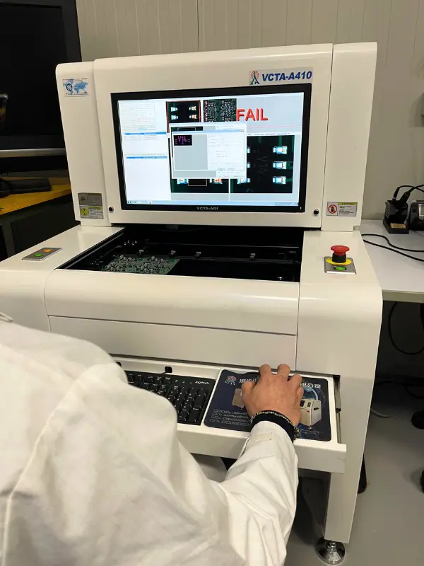 Ispezione ottica automatica AOI per il controllo qualità delle schede elettroniche