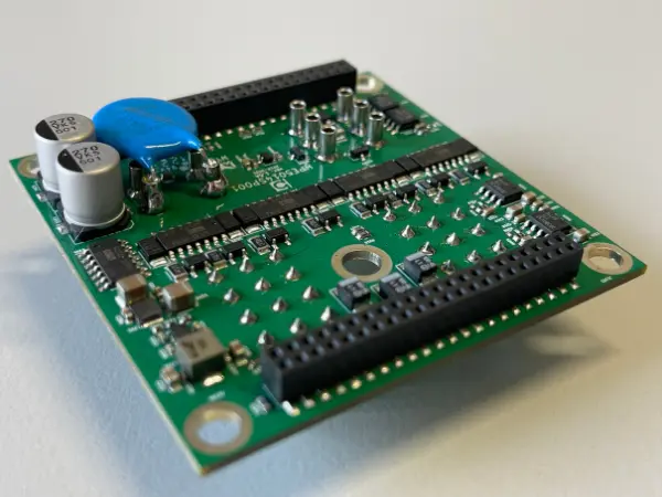 Esempio di scheda elettronica assemblata con componenti di alta qualità